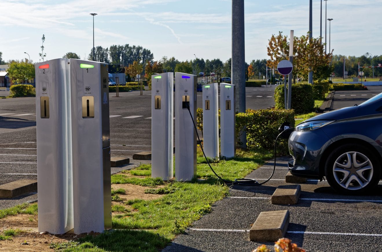 Les facteurs clés de succès de l’installation d’une borne de recharge de véhicules électriques dans votre entreprise