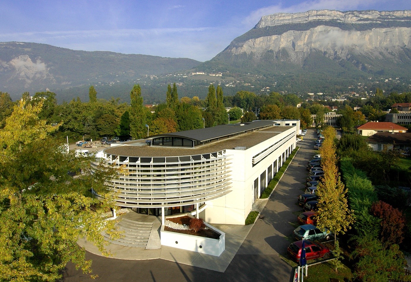 Metrologic déménage sur inovallée Montbonnot et libère un bâtiment mixte emblématique de 2000m² + 2800 m² d’extension sur inovallée Meylan !