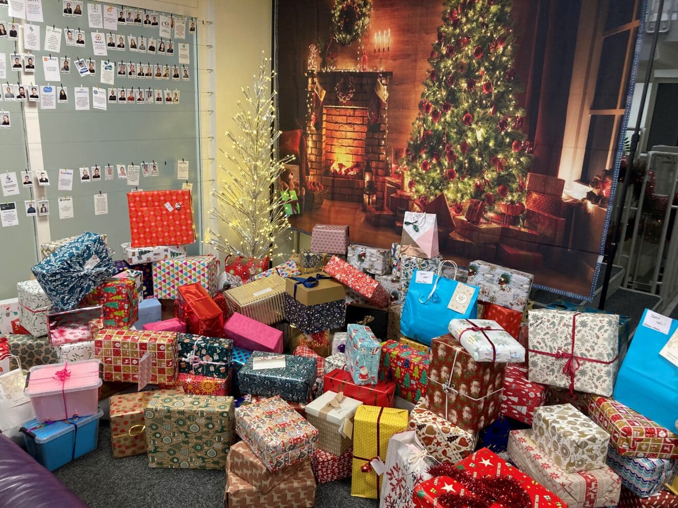 191 boîtes de Noël données à l'association Accueil SDF de Grenoble