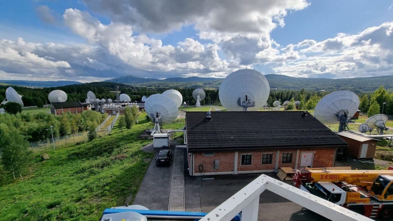 La tête dans les étoiles : NPC System assoie sa position de leader mondial du tracking satellite et détrône les géants américains en installant ses produits aux 4 coins du monde.